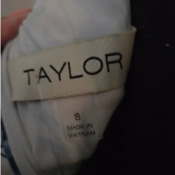 TAYLOR Floral Spring Dress - Picture 11 of 12